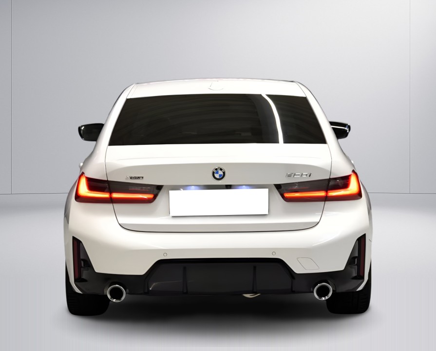 BMW Seria 3 320i xDrive M-Sport (3)