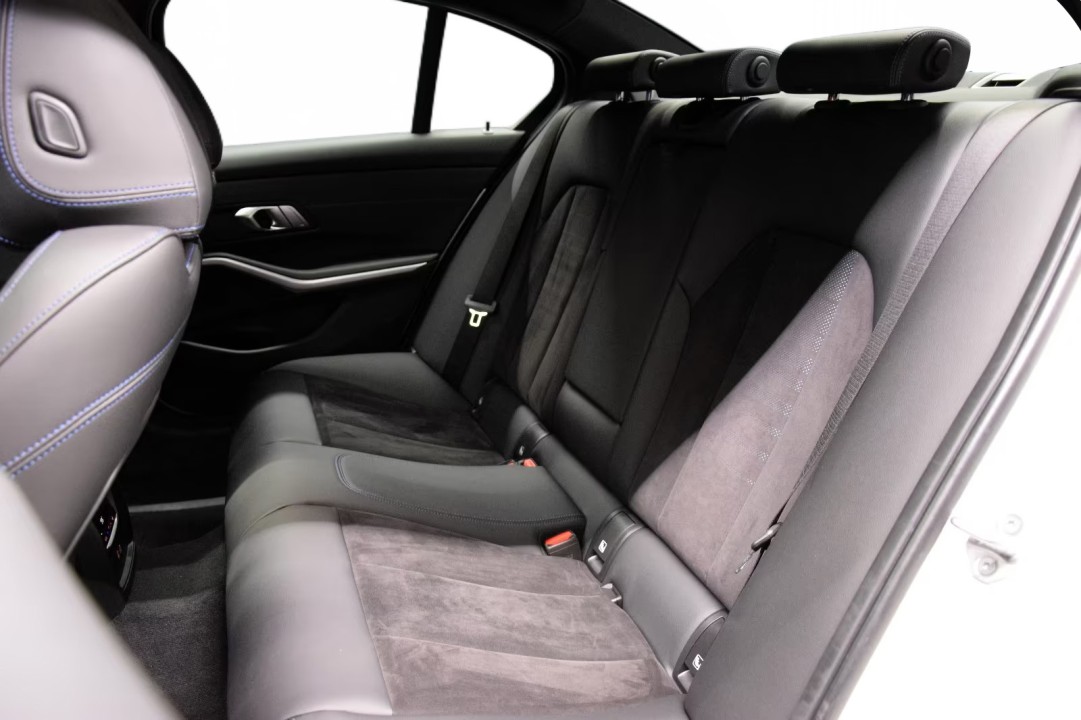 BMW Seria 3 320i xDrive M-Sport - foto 12