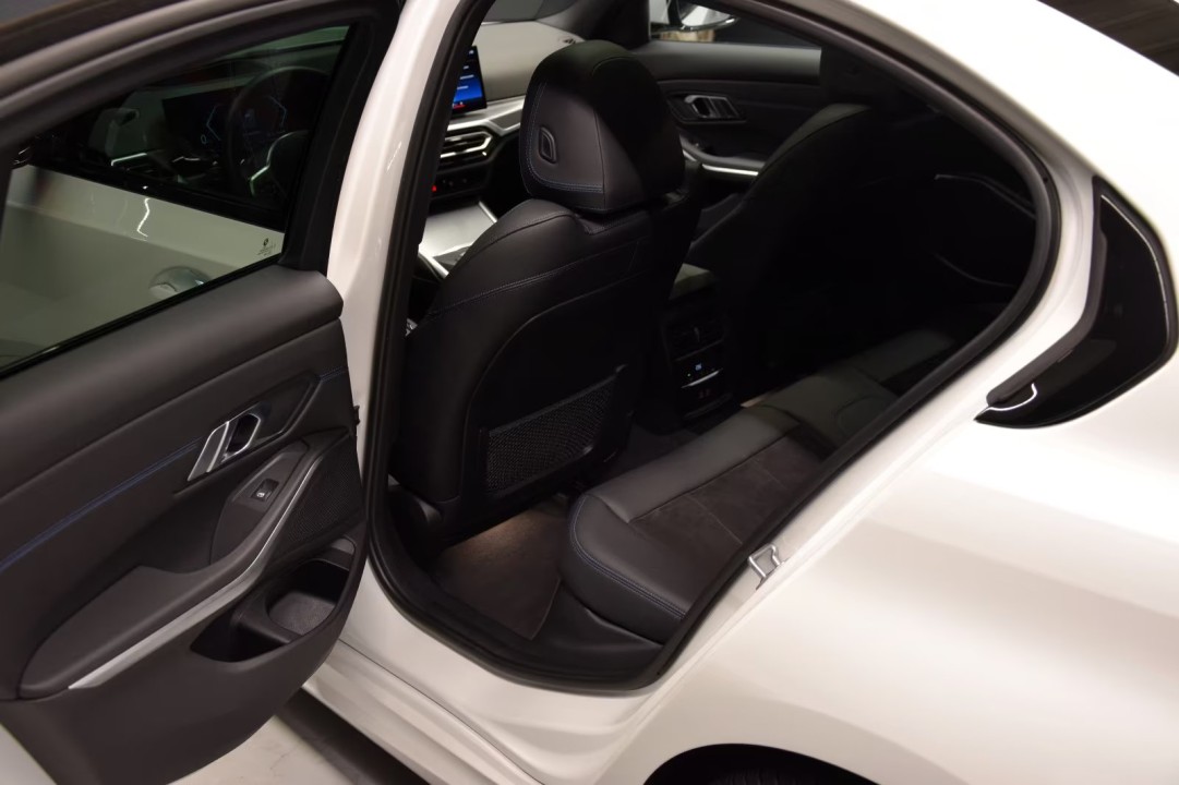 BMW Seria 3 320i xDrive M-Sport - foto 13