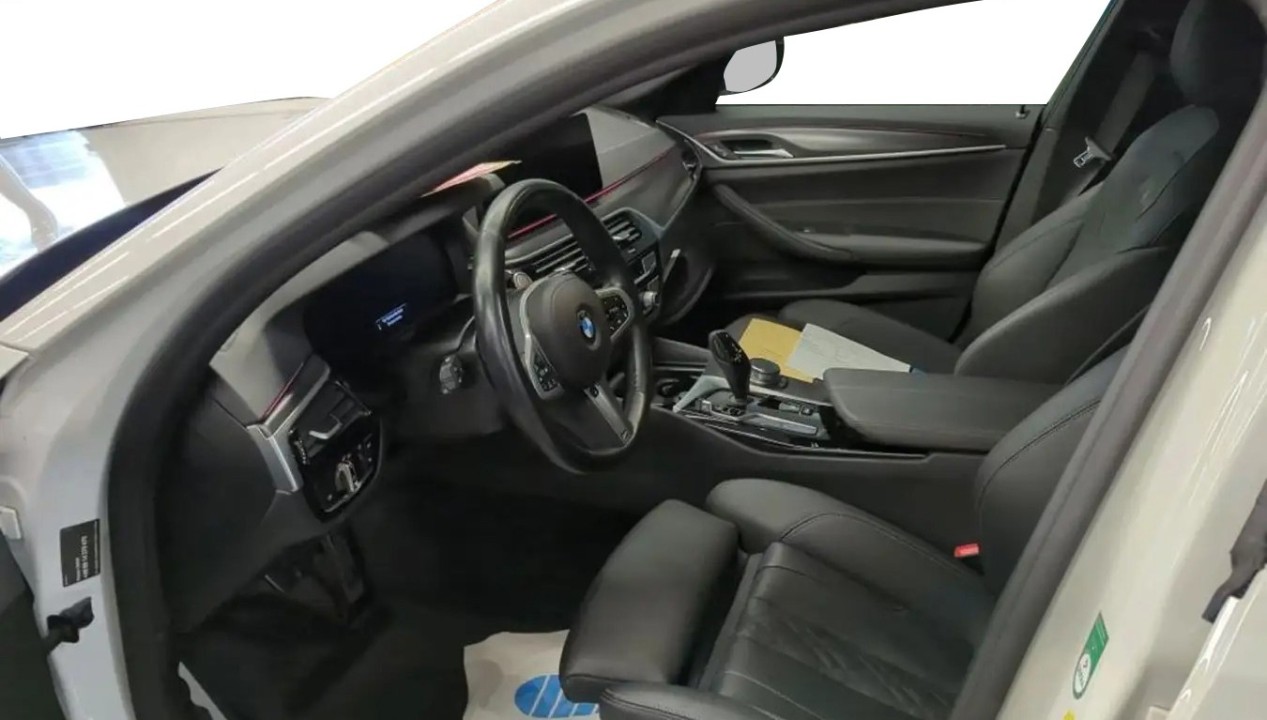 BMW Seria 5 520d xDrive M-Sport (5)