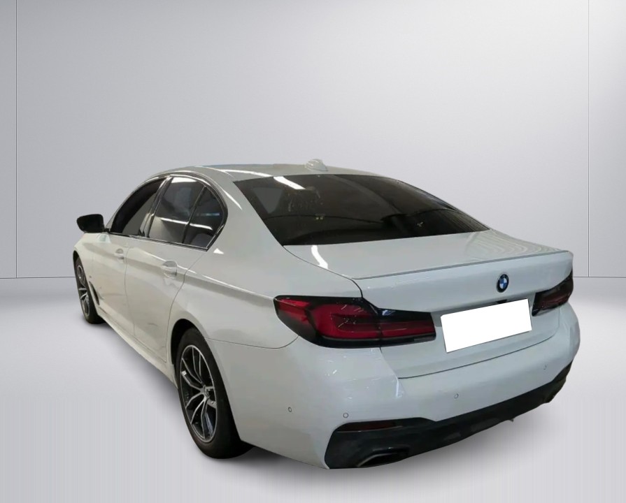 BMW Seria 5 520d xDrive M-Sport (4)