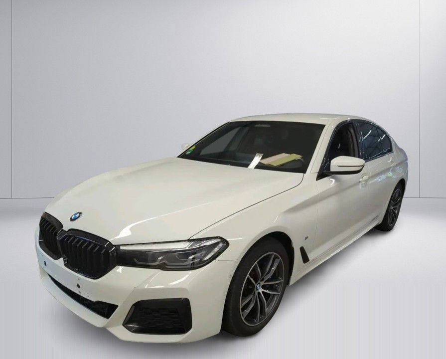 BMW Seria 5 520d xDrive M-Sport (2)