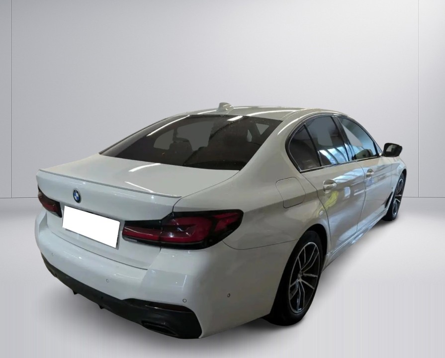 BMW Seria 5 520d xDrive M-Sport (3)