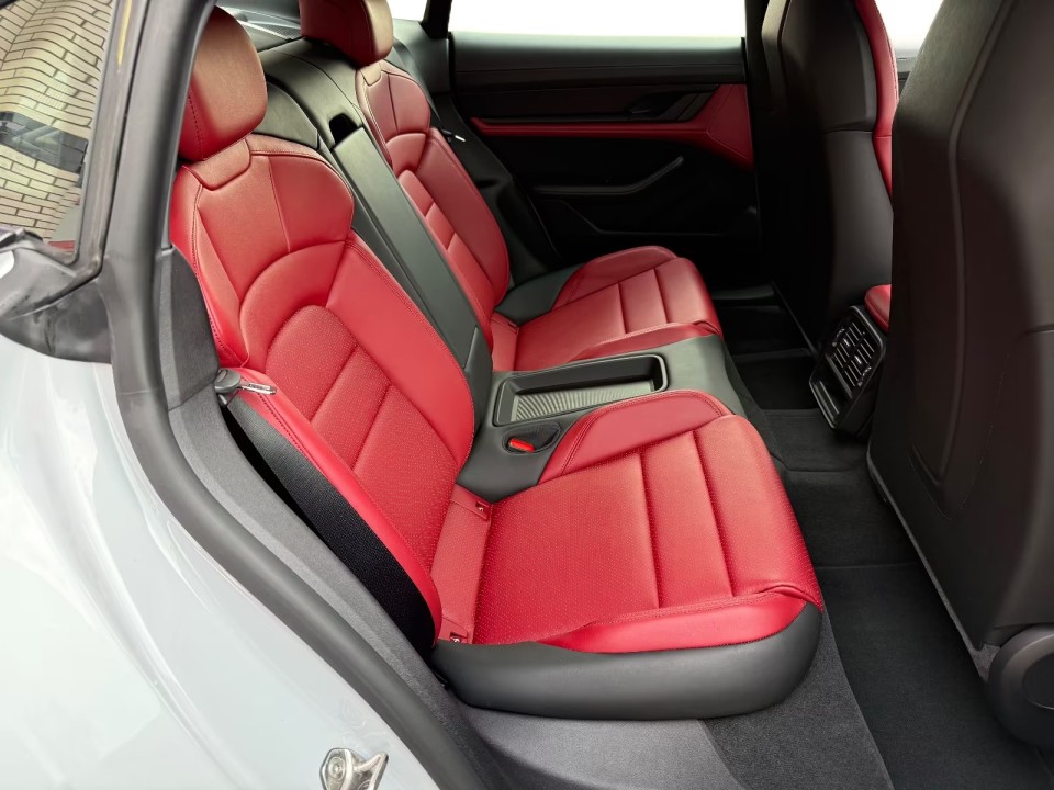 Porsche Taycan - foto 15