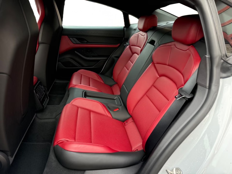 Porsche Taycan - foto 18