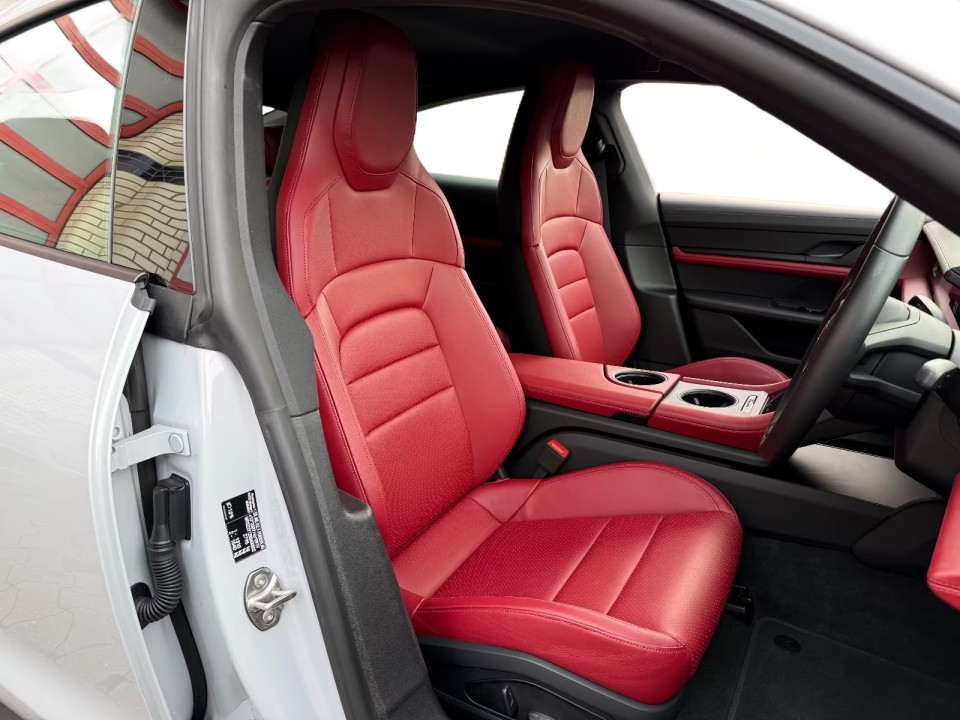 Porsche Taycan - foto 9