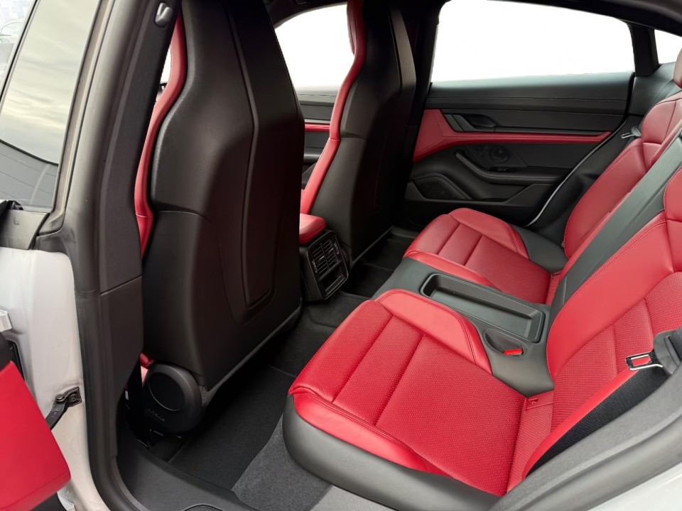 Porsche Taycan - foto 17