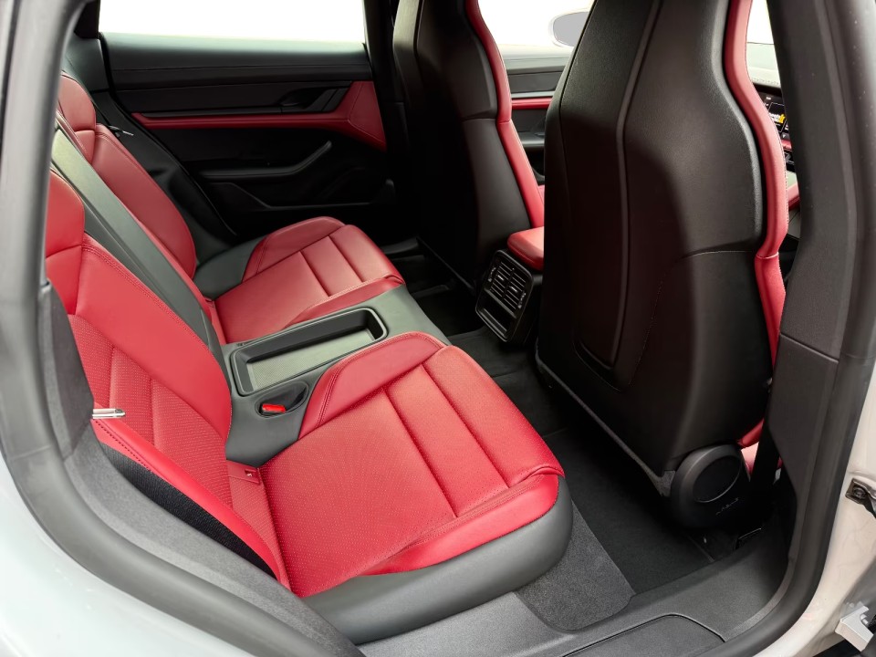 Porsche Taycan - foto 16