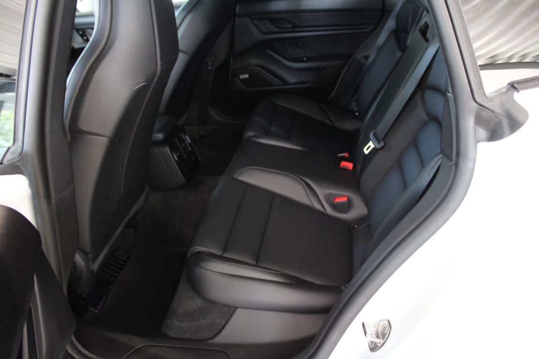 Porsche Taycan - foto 19