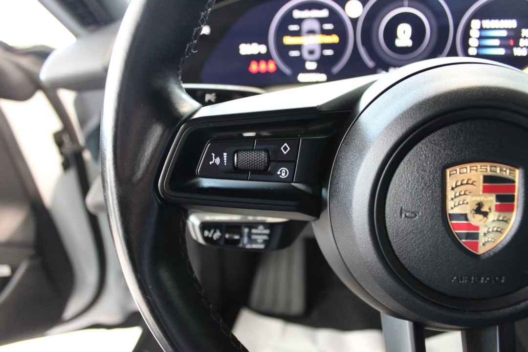 Porsche Taycan - foto 10