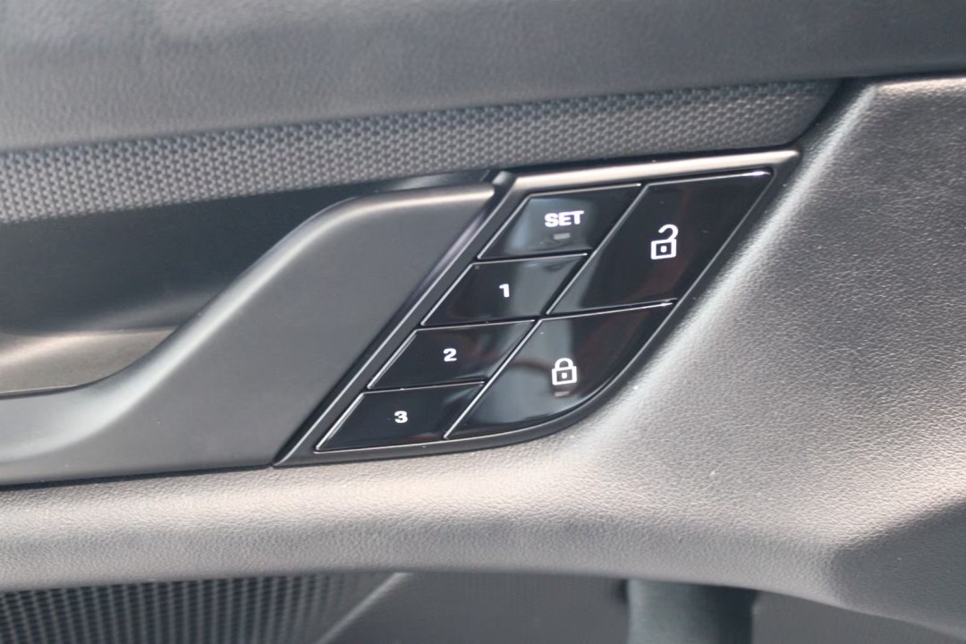 Porsche Taycan - foto 22