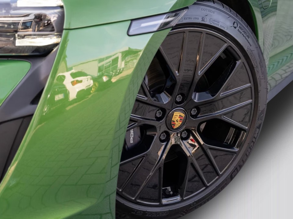 Porsche Taycan - foto 30