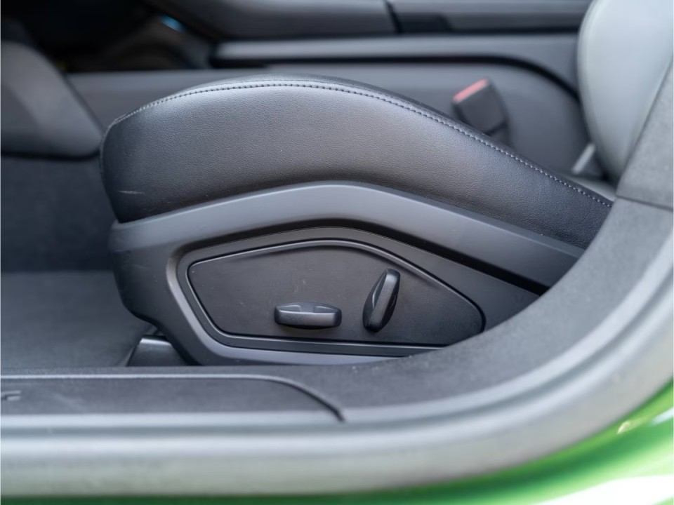 Porsche Taycan - foto 18