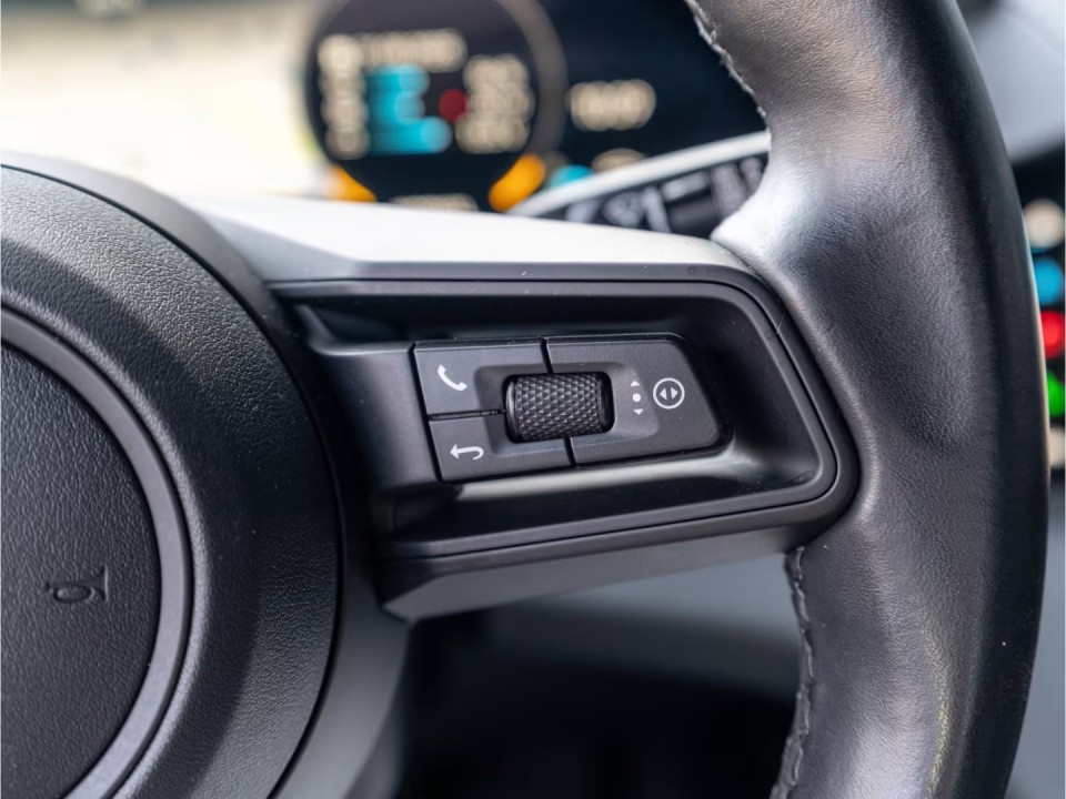 Porsche Taycan - foto 14