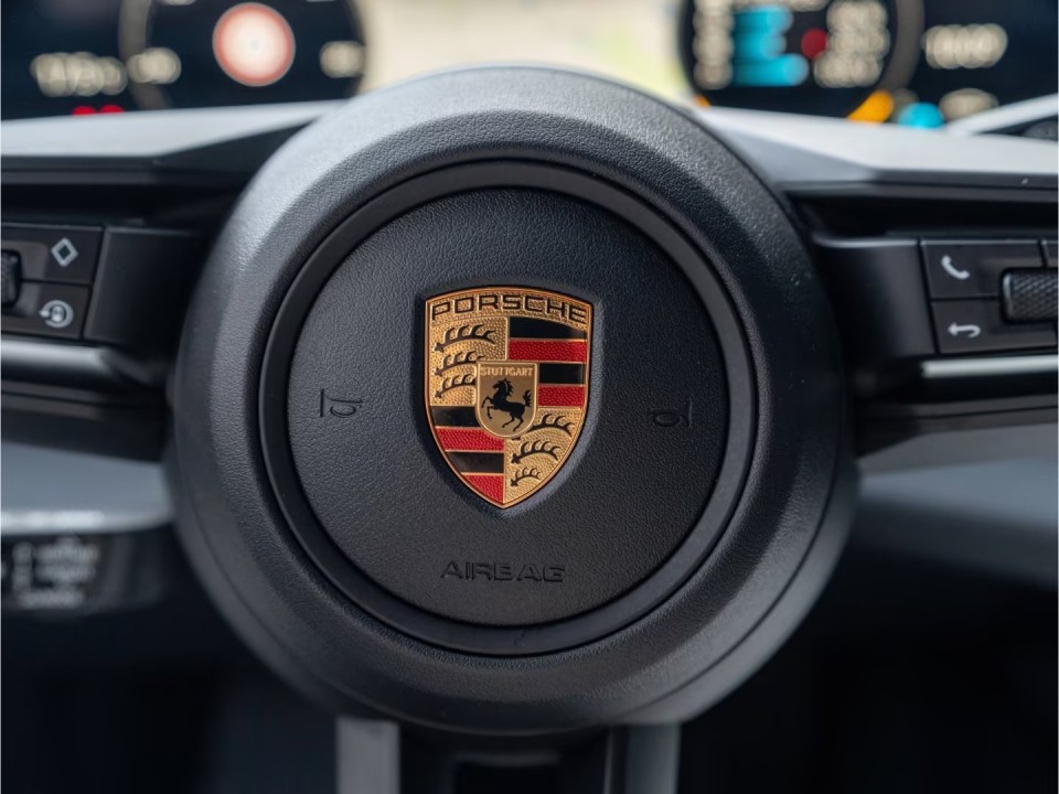 Porsche Taycan - foto 12