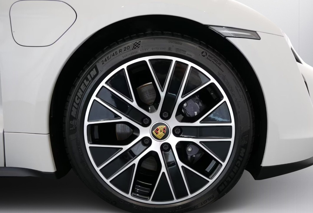 Porsche Taycan - foto 30