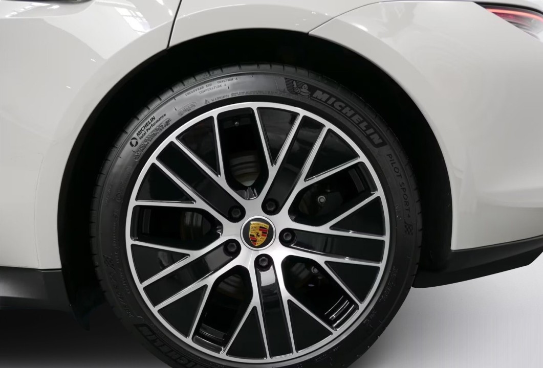 Porsche Taycan - foto 32