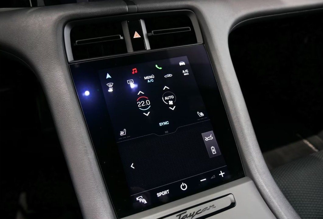 Porsche Taycan - foto 16