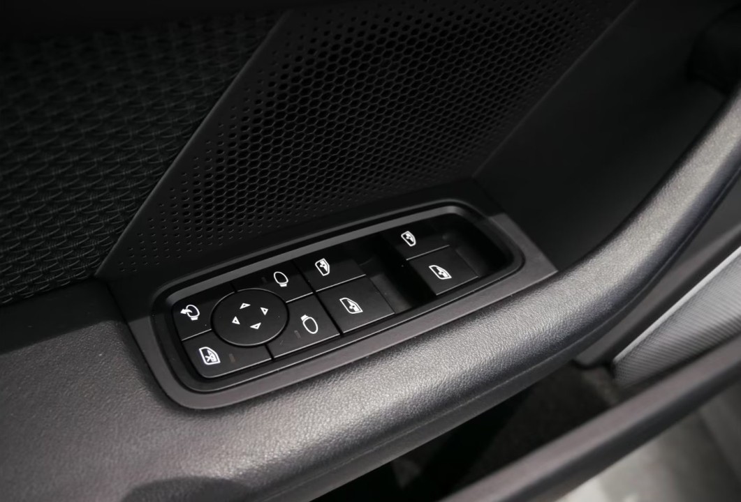 Porsche Taycan - foto 21