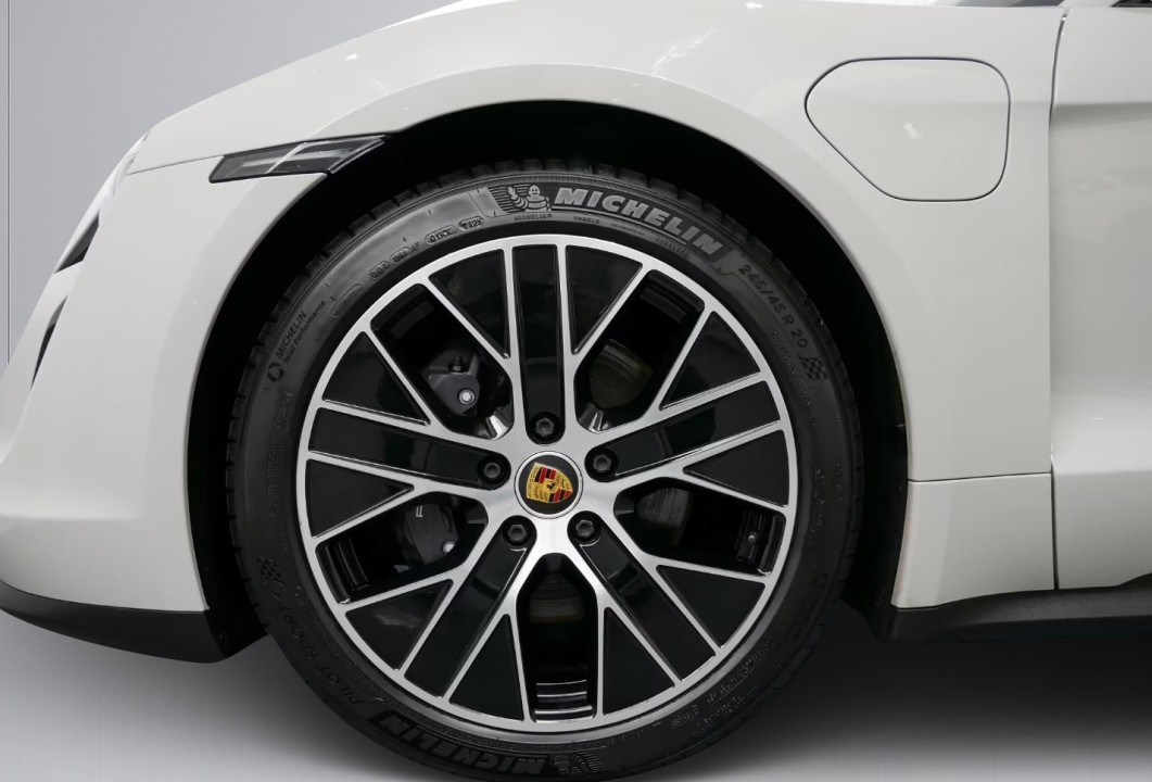 Porsche Taycan - foto 31