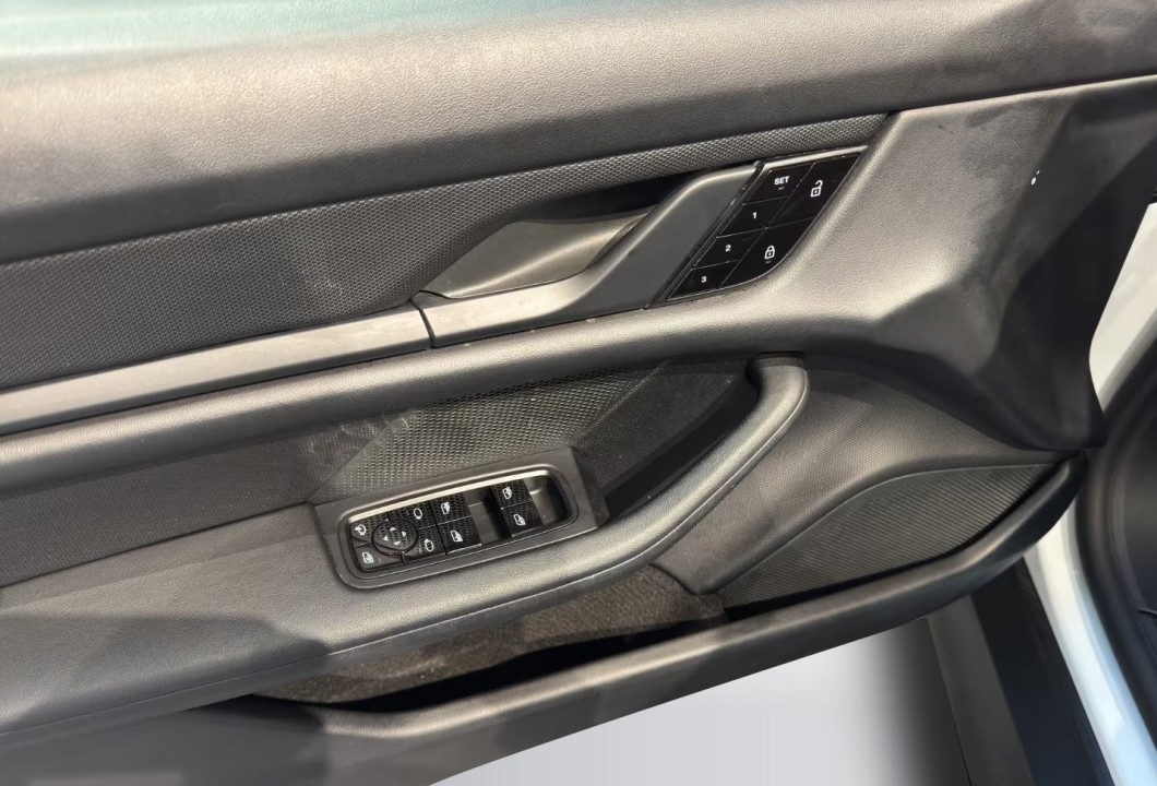 Porsche Taycan - foto 19