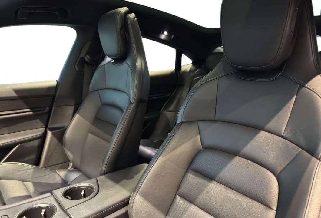 Porsche Taycan - foto 16