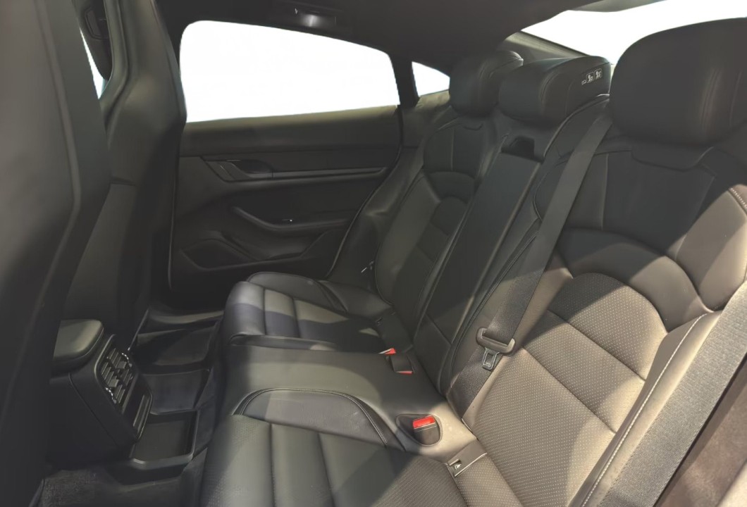 Porsche Taycan - foto 17