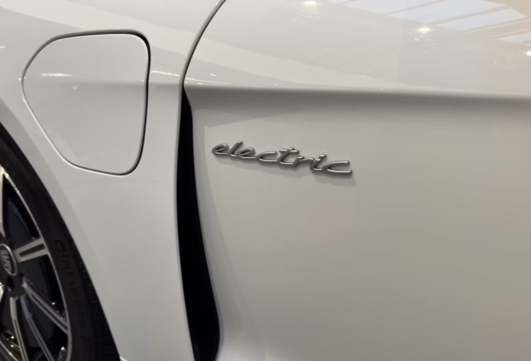 Porsche Taycan - foto 23