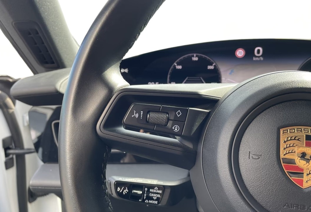 Porsche Taycan - foto 12