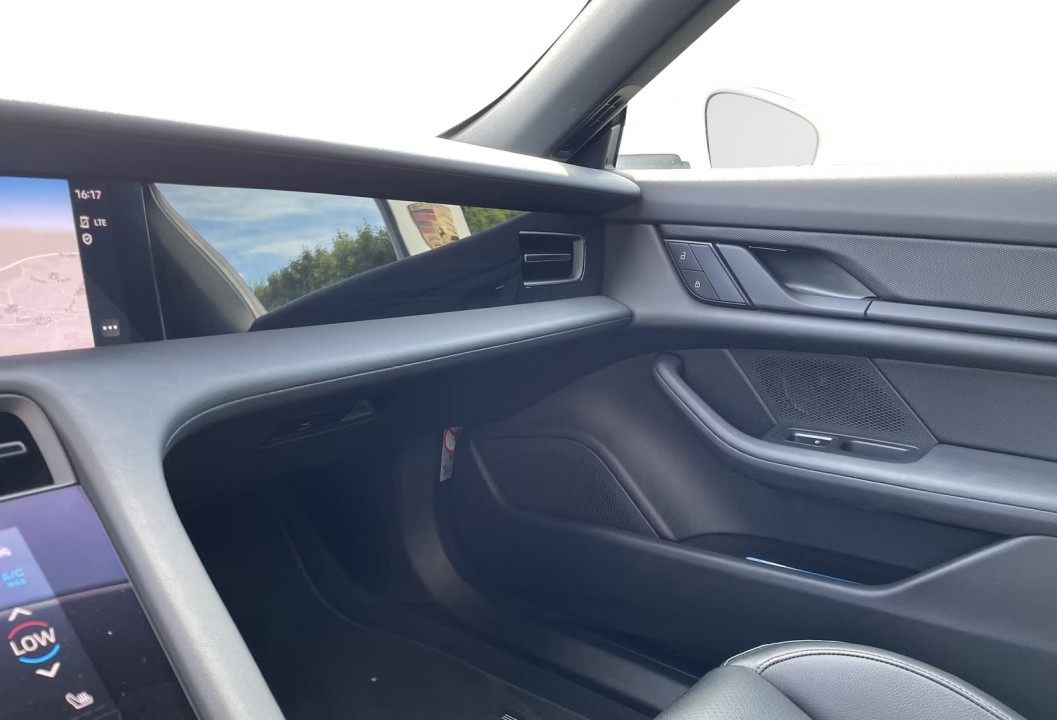 Porsche Taycan - foto 15