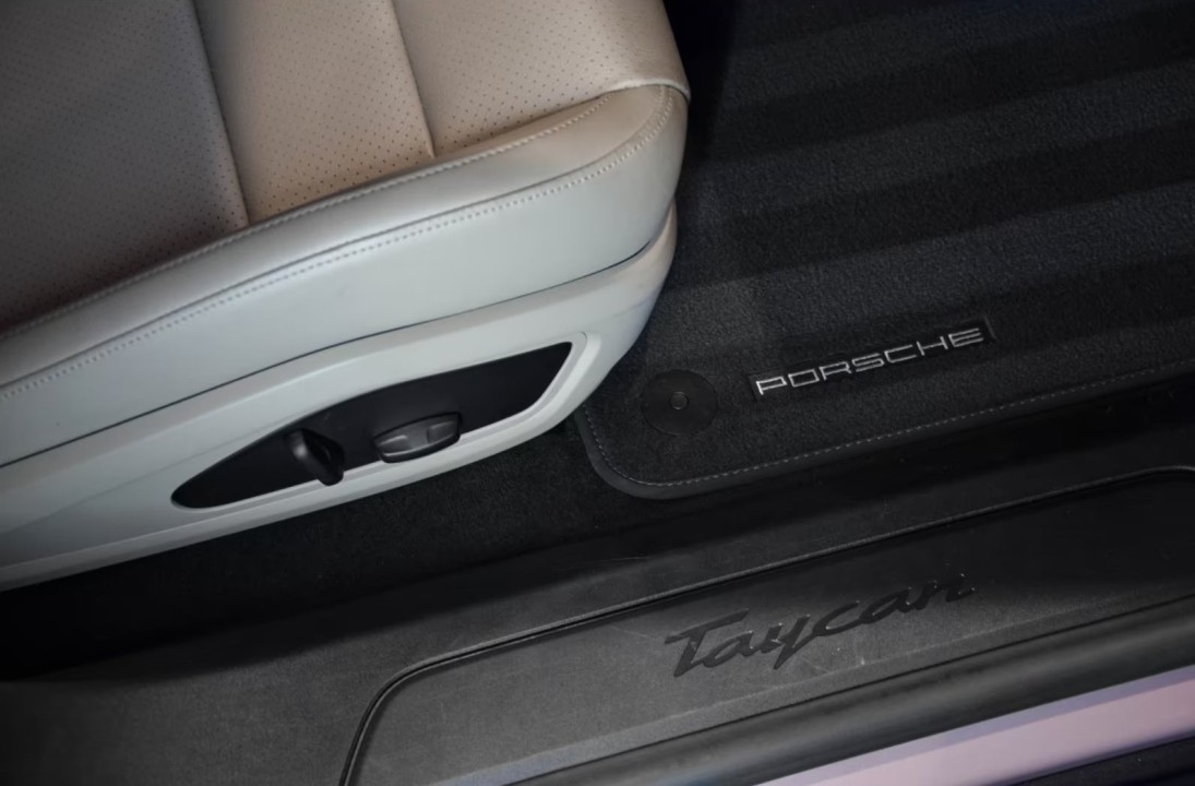 Porsche Taycan - foto 23