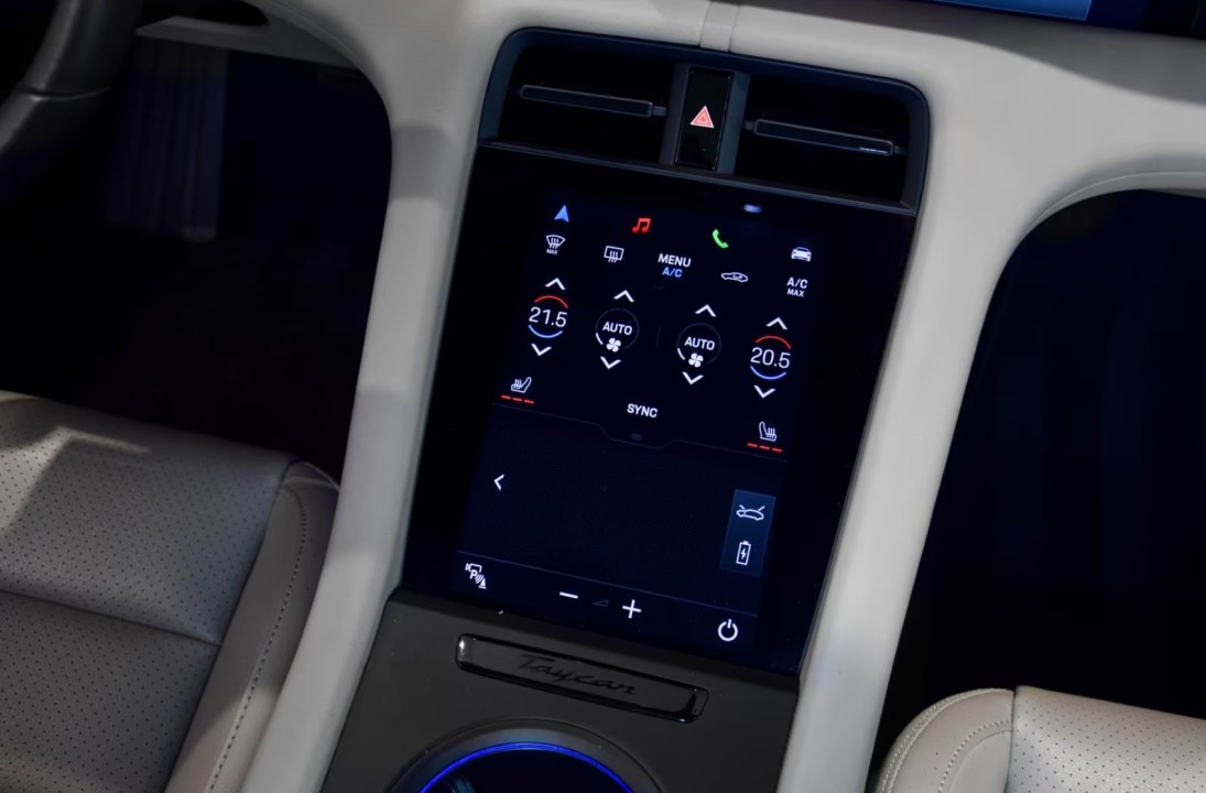 Porsche Taycan - foto 15