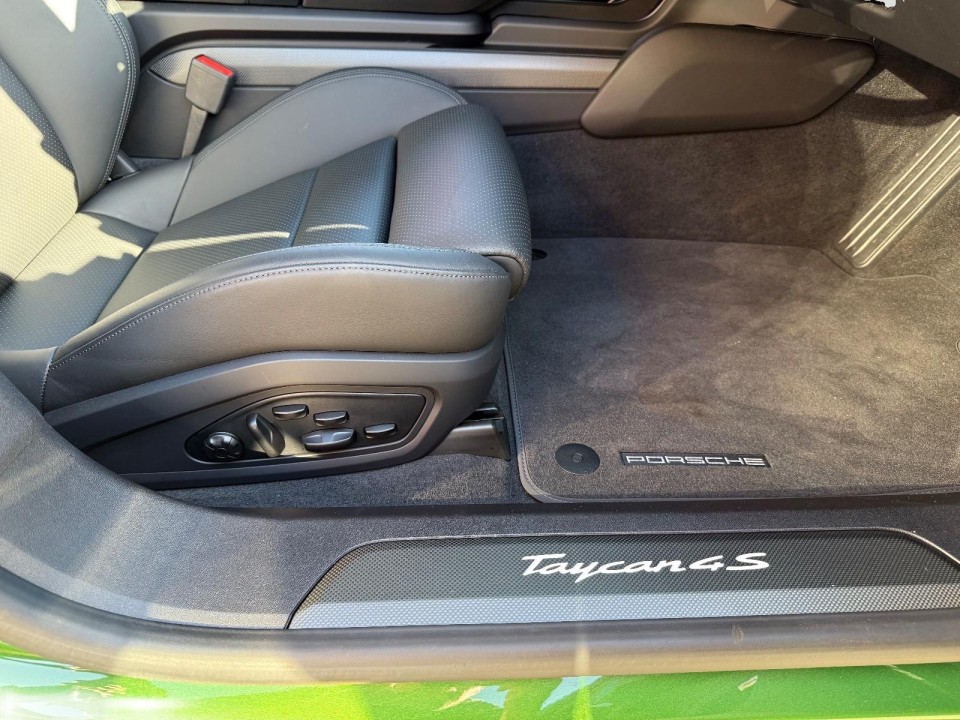Porsche Taycan 4S - foto 16
