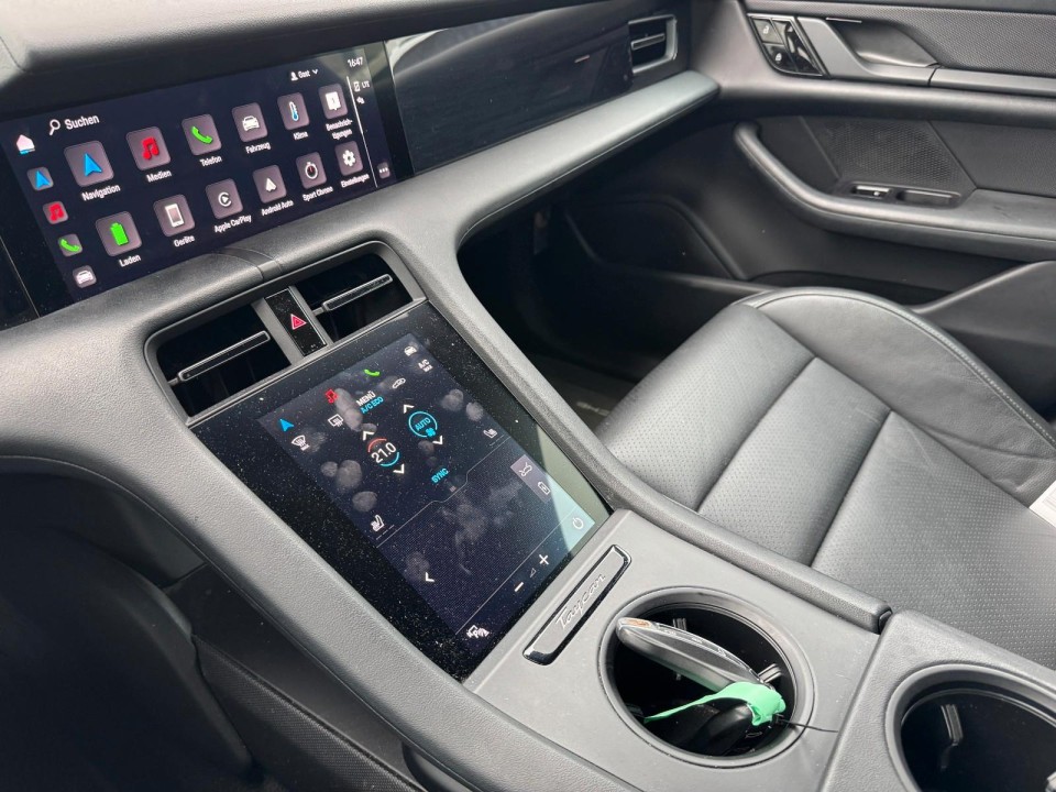 Porsche Taycan - foto 9