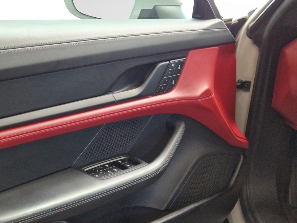 Porsche Taycan - foto 19