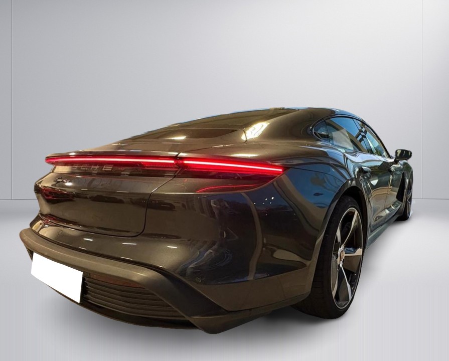 Porsche Taycan (4)
