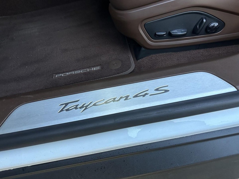 Porsche Taycan 4S - foto 30