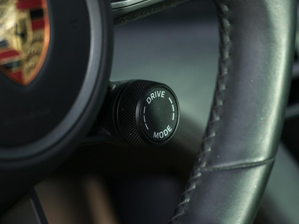 Porsche Taycan - foto 16