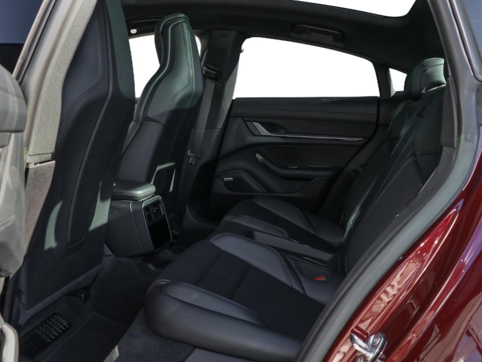 Porsche Taycan - foto 10