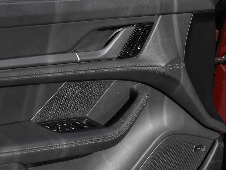 Porsche Taycan - foto 19