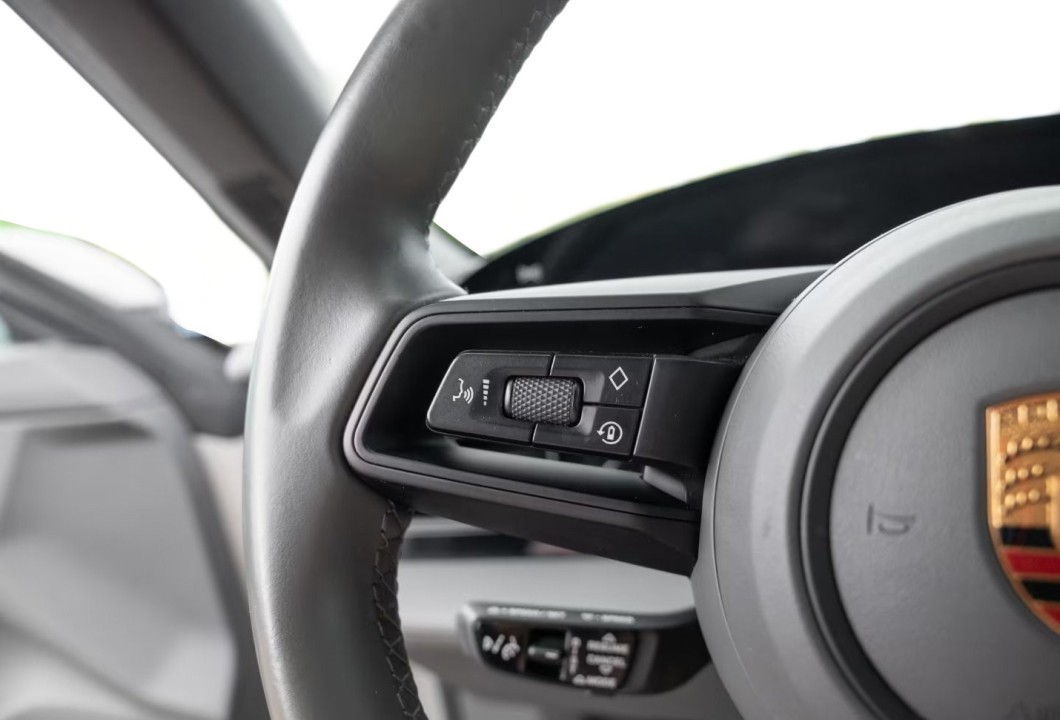 Porsche Taycan 4S - foto 8