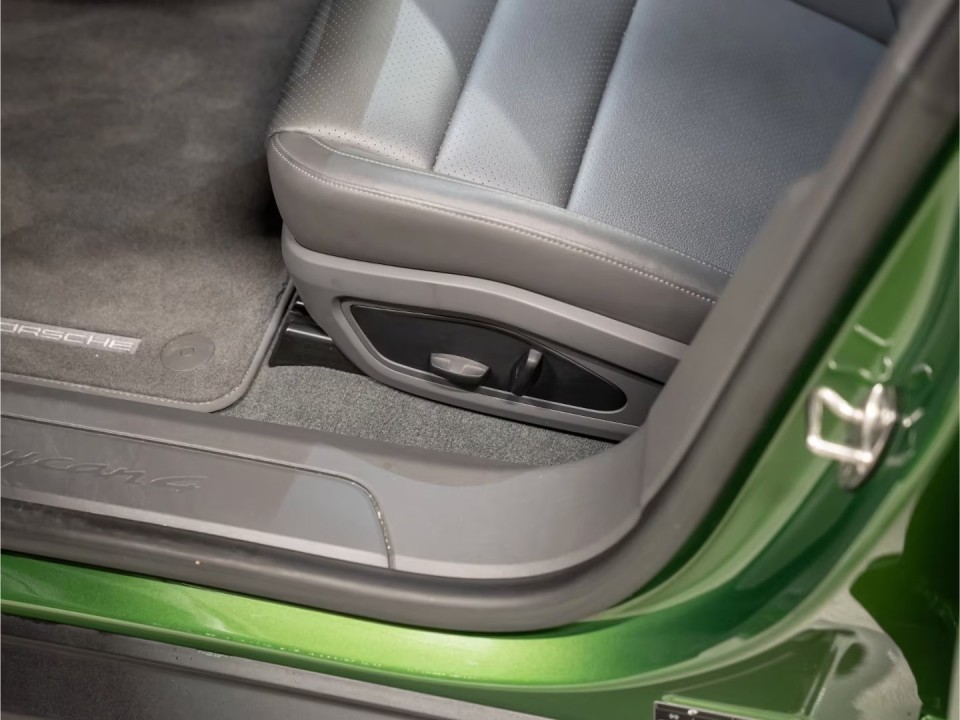 Porsche Taycan 4 Cross Turismo - foto 24