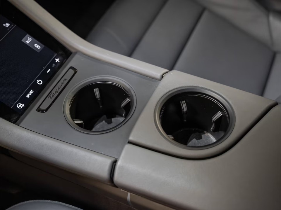 Porsche Taycan 4 Cross Turismo - foto 17