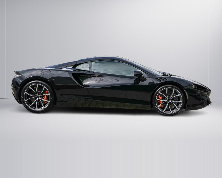 McLaren Artura (2)