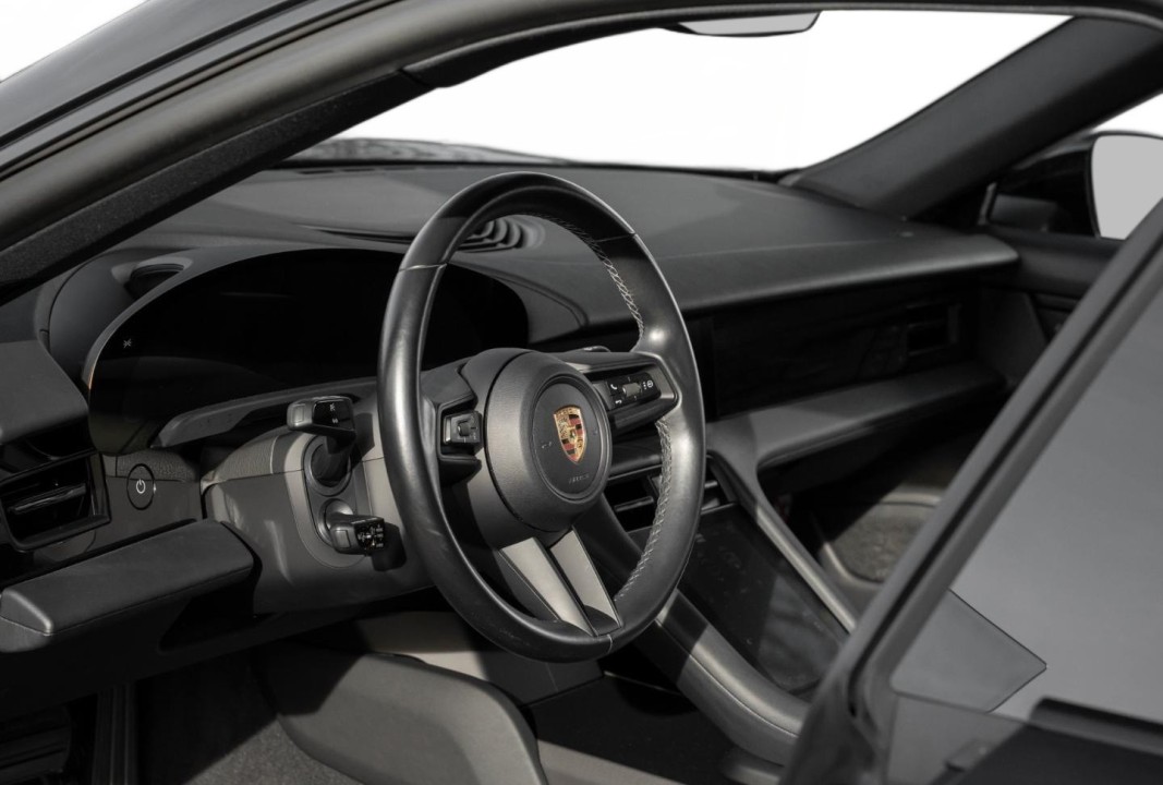 Porsche Taycan 4 - foto 8