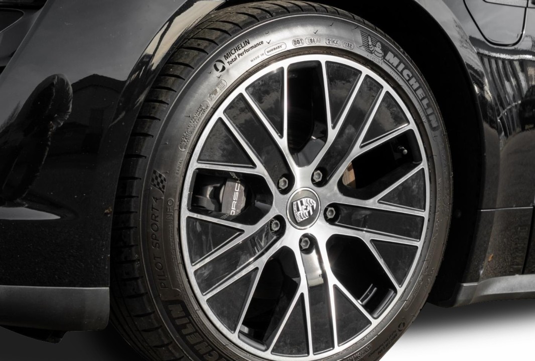 Porsche Taycan 4 - foto 29