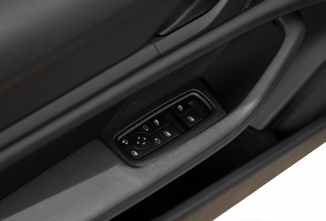 Porsche Taycan 4 - foto 22