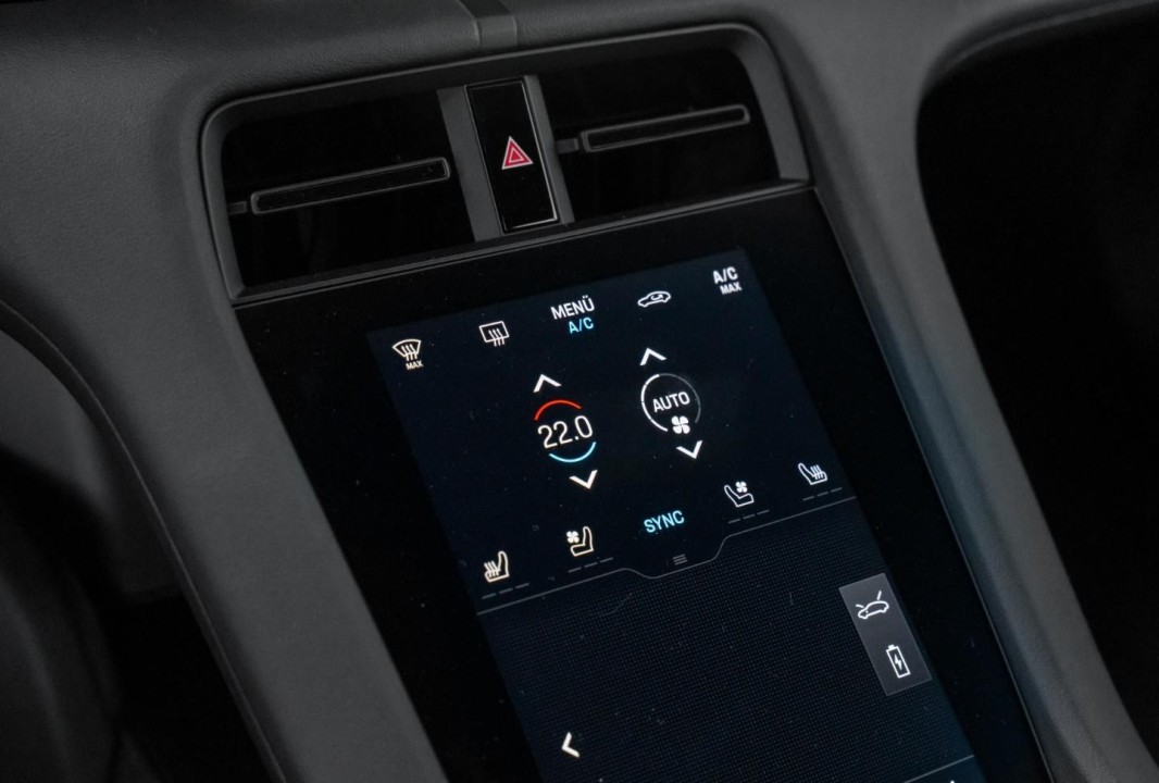 Porsche Taycan 4 - foto 17