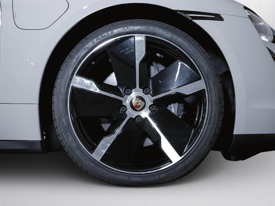 Porsche Taycan - foto 38
