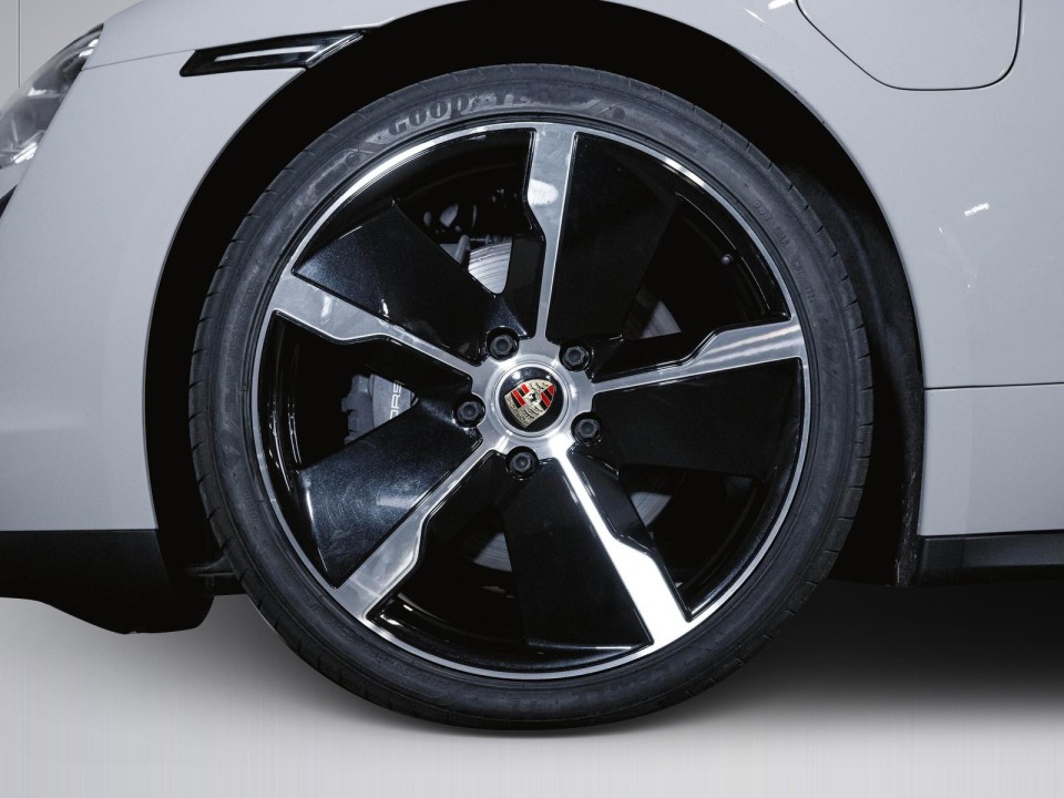 Porsche Taycan - foto 39